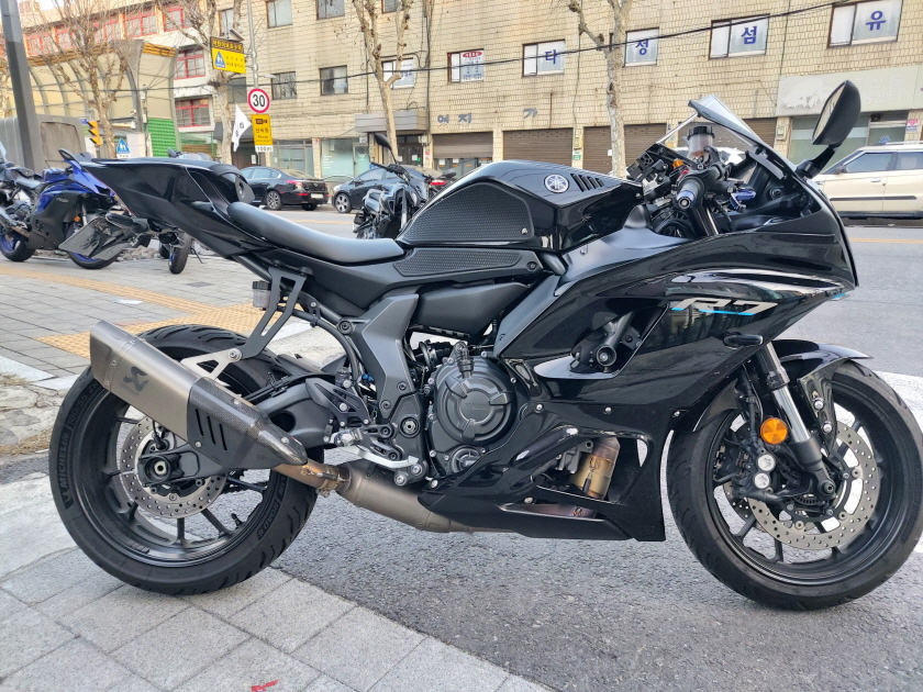 YZF R7 